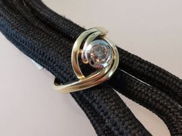 schlichter 18Kt. Gelb-Weissgold Damenring "Solitär"