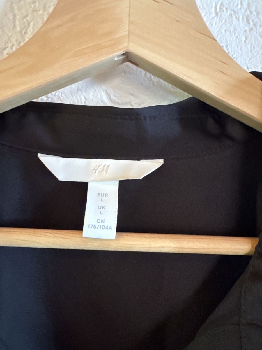 H&M Blusen: Hendbluse Satin Look – Neu (gemäss Beschreibung) aus Rohrbachgraben von kae_5lhf 2