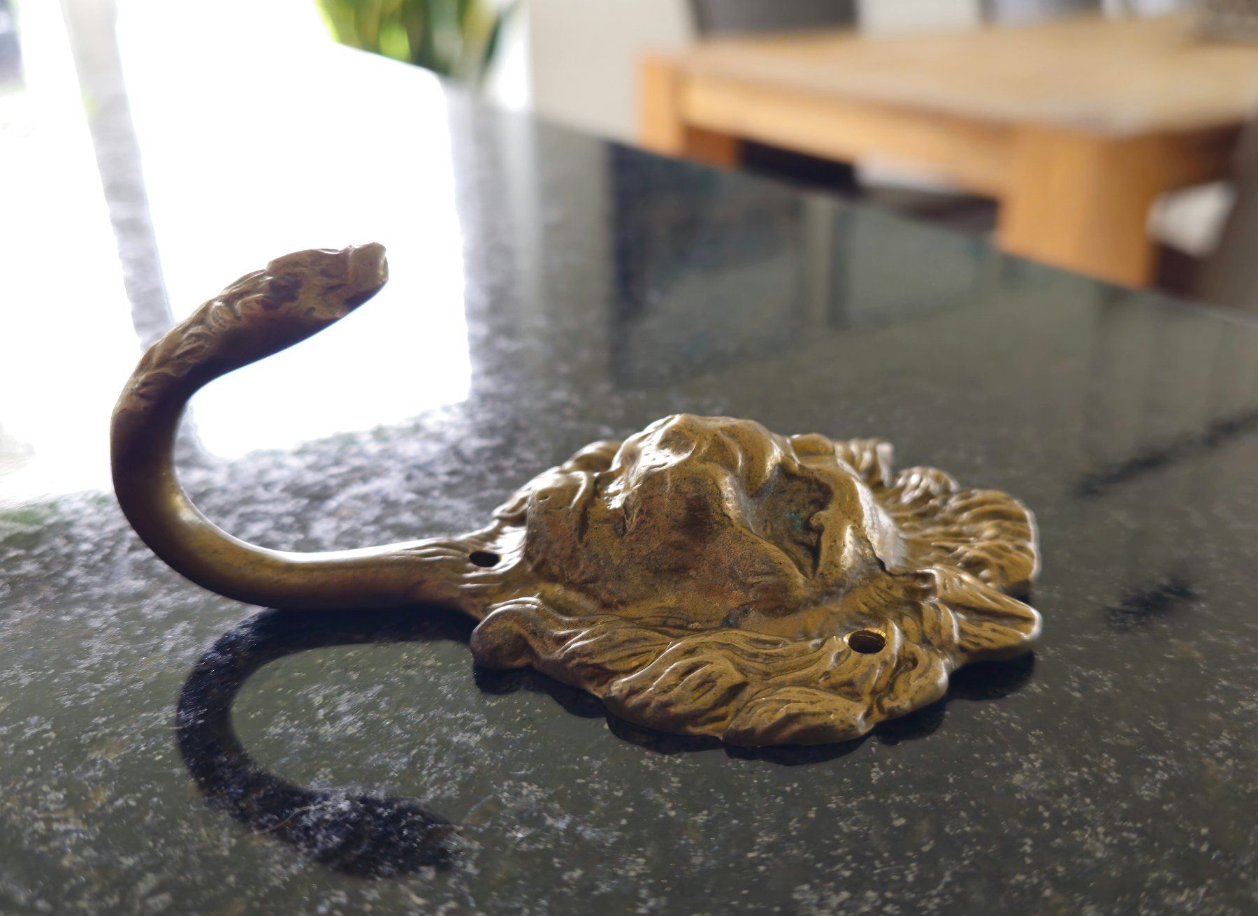 Eisenwaren: Messing Wandhaken Löwenkopf – Gebraucht aus Horw von Luzern0210 1