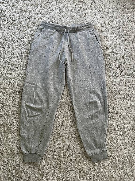 Hosen: Jogginghose grau, Grösse S – Gebraucht aus Ellikon a d Thur von anja_herbi