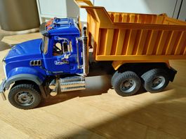 bruder 02815 - Mack Granite LKW mit Kippmulde