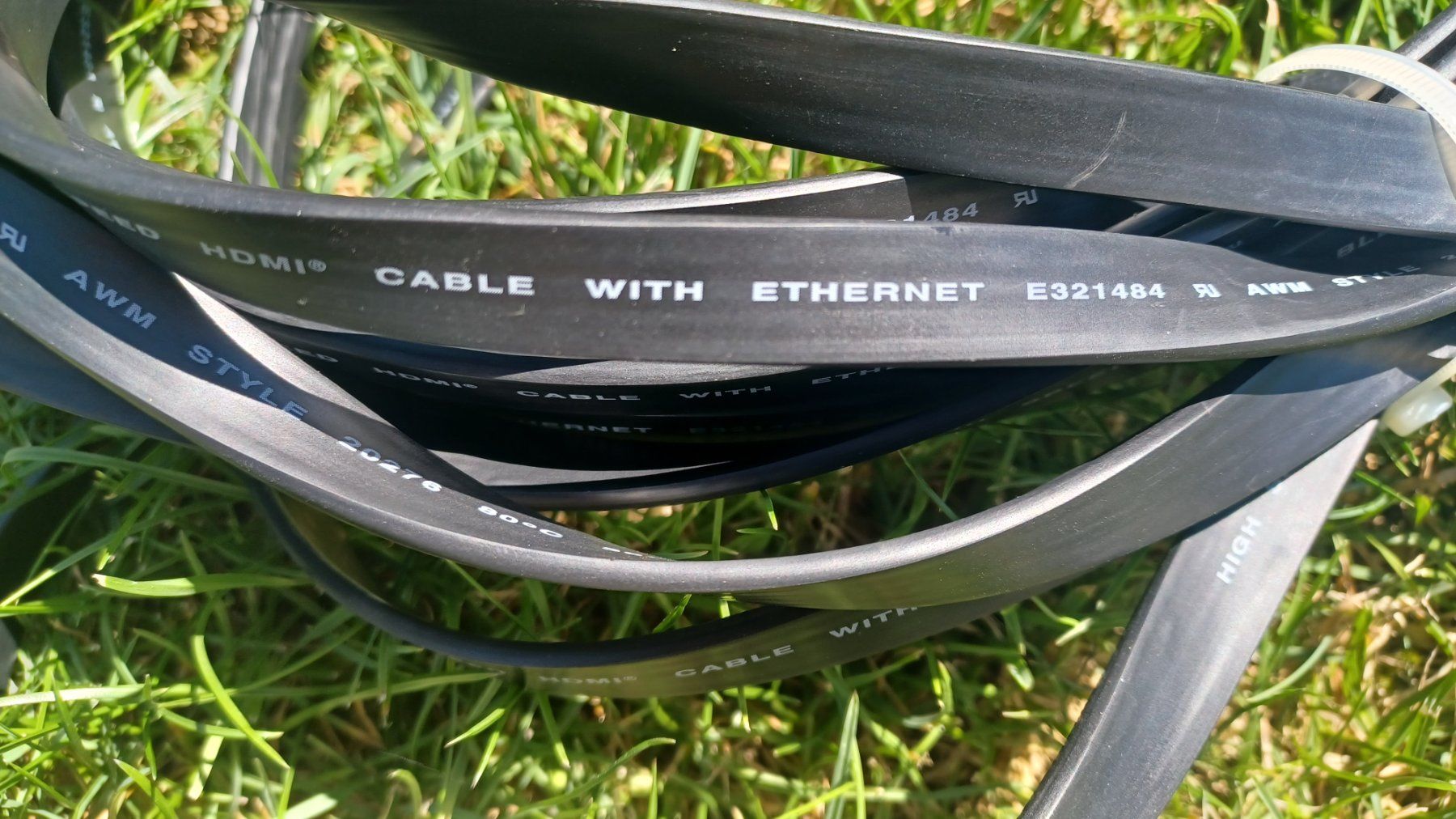 Cavi: HDMI Flachbandkabel 10m mit Ethernet – Usato da Watt venduto da Gubrist