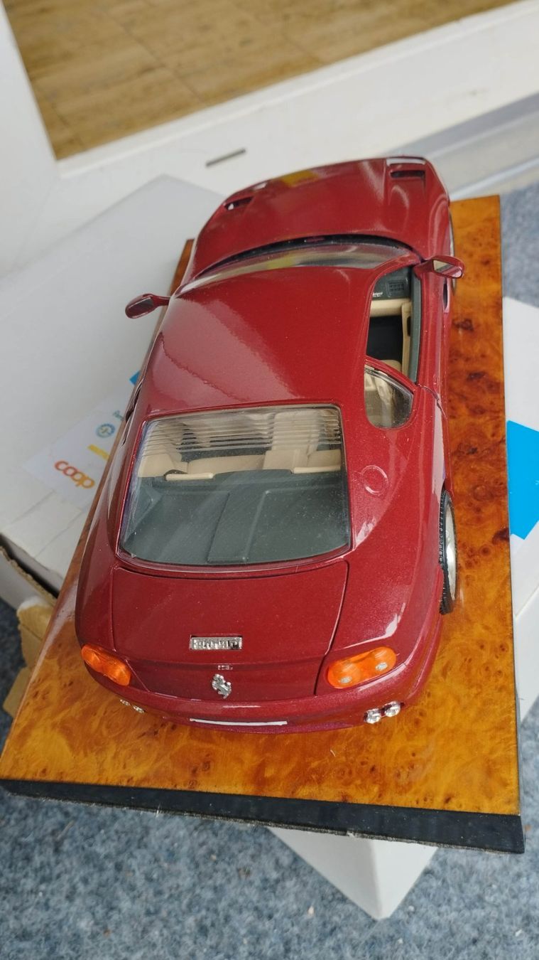 Bburago Modellautos: Ferrari 456GT auf Wurzelholzbasis – Gebraucht aus Chur von oriori 1