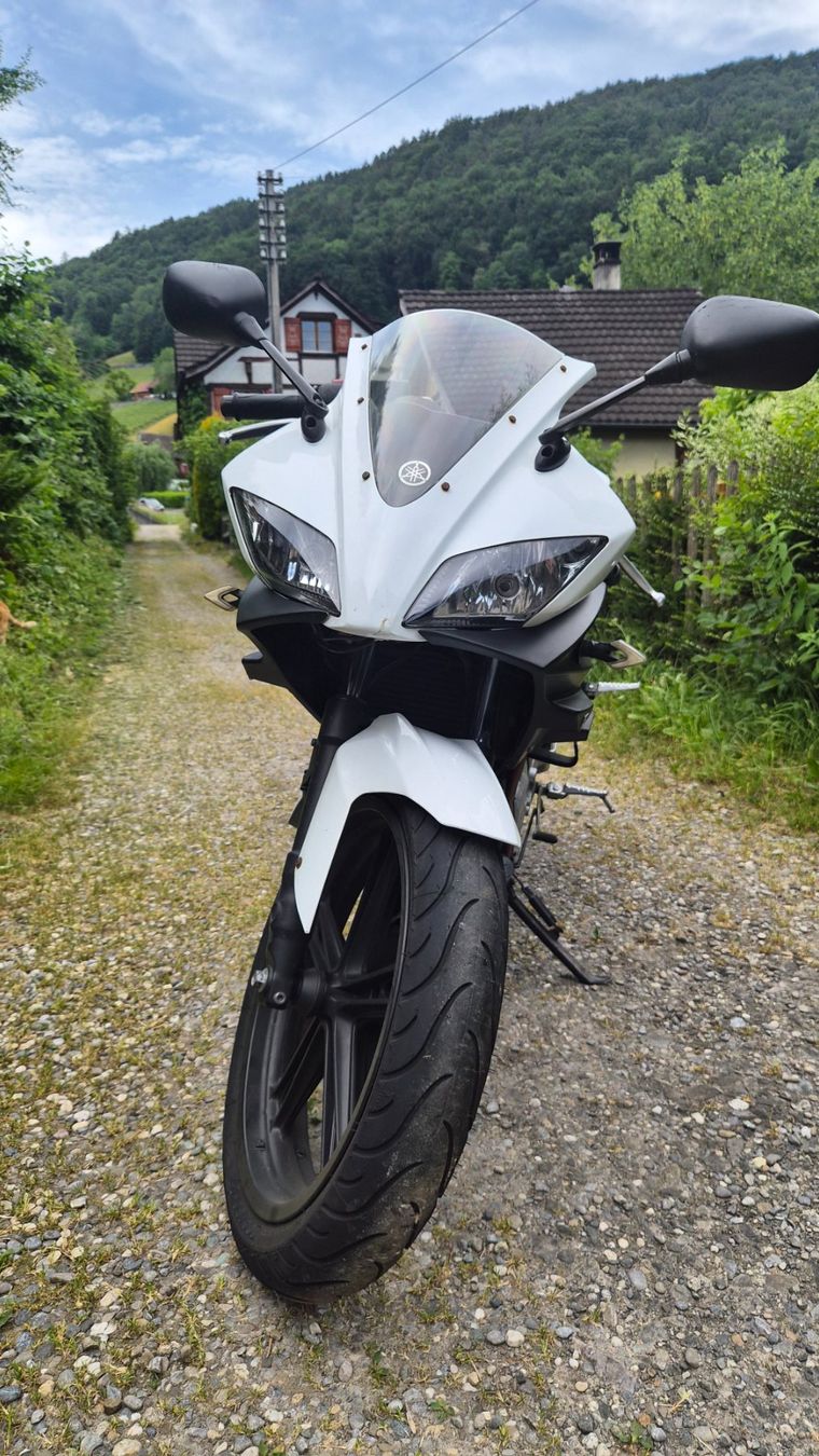 Yamaha Strada: Yamaha YZF-R125 – Difettoso da Berneck venduto da SwissStyle