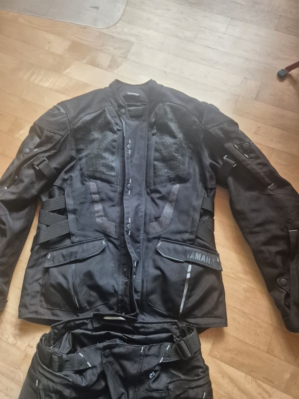 Kleiderpakete: Motorradkombi Yamaha – Gebraucht aus Bülach von Max_W. 1