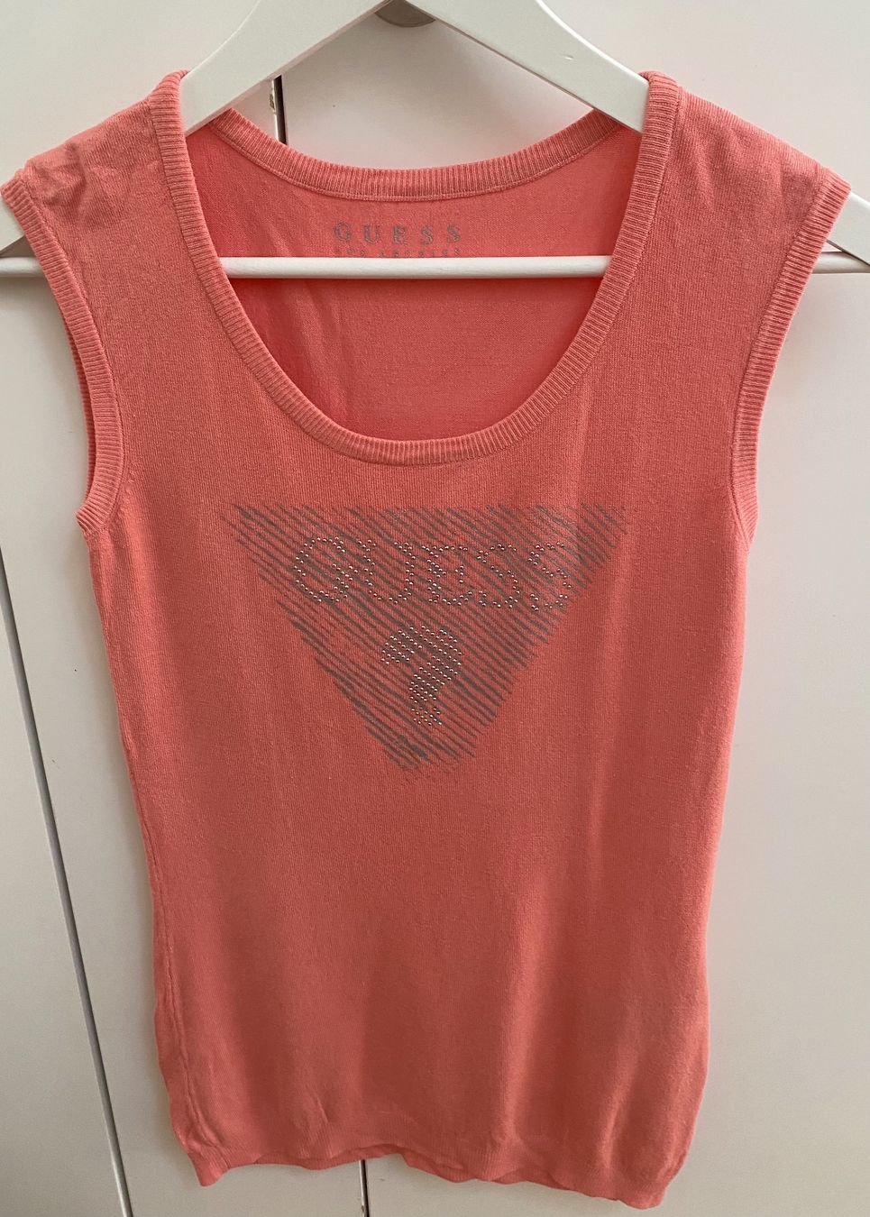 Guess T-shirt: Guess Top.!! 🌸 – Usato da Opfikon venduto da Luis144