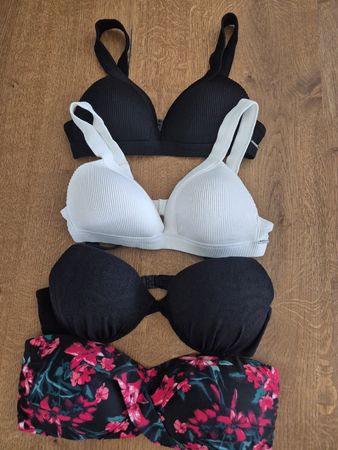 Bikinis Oberteile 4 Stk. Schwarz, Weiss, Blumen Grösse 80D