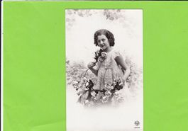 Mädchen mit Rosen