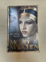 Mondmädchen, Vicky Alvear Schecter