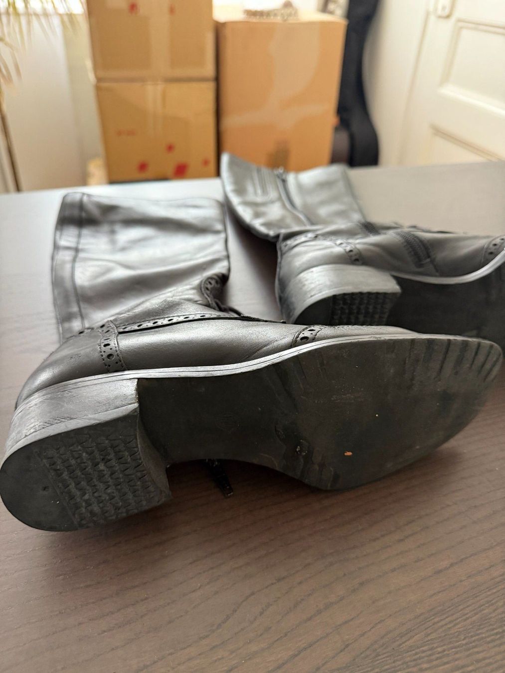 Scarpe da donna: 32. Bottes en cuir – Usato da Le Locle venduto da tchanatakoua 7