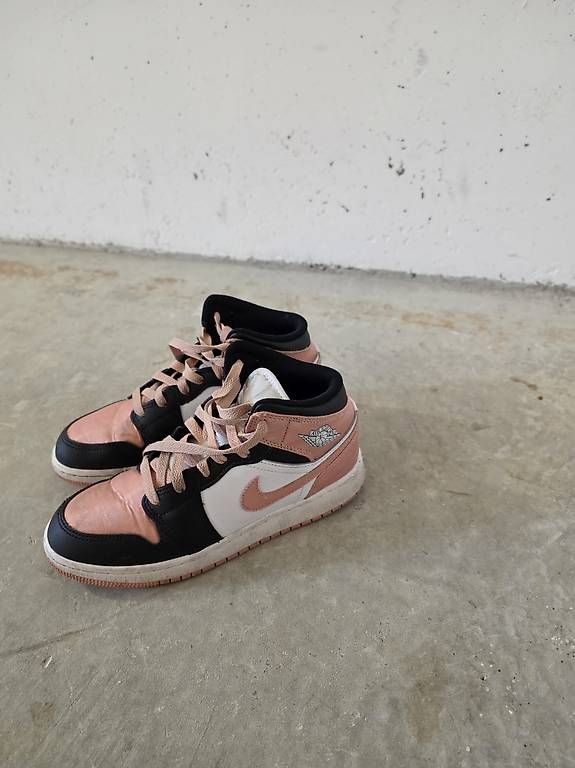 Scarpe da uomo: Nike Air Jordan Rose – Usato da Herisau venduto da and_zky9