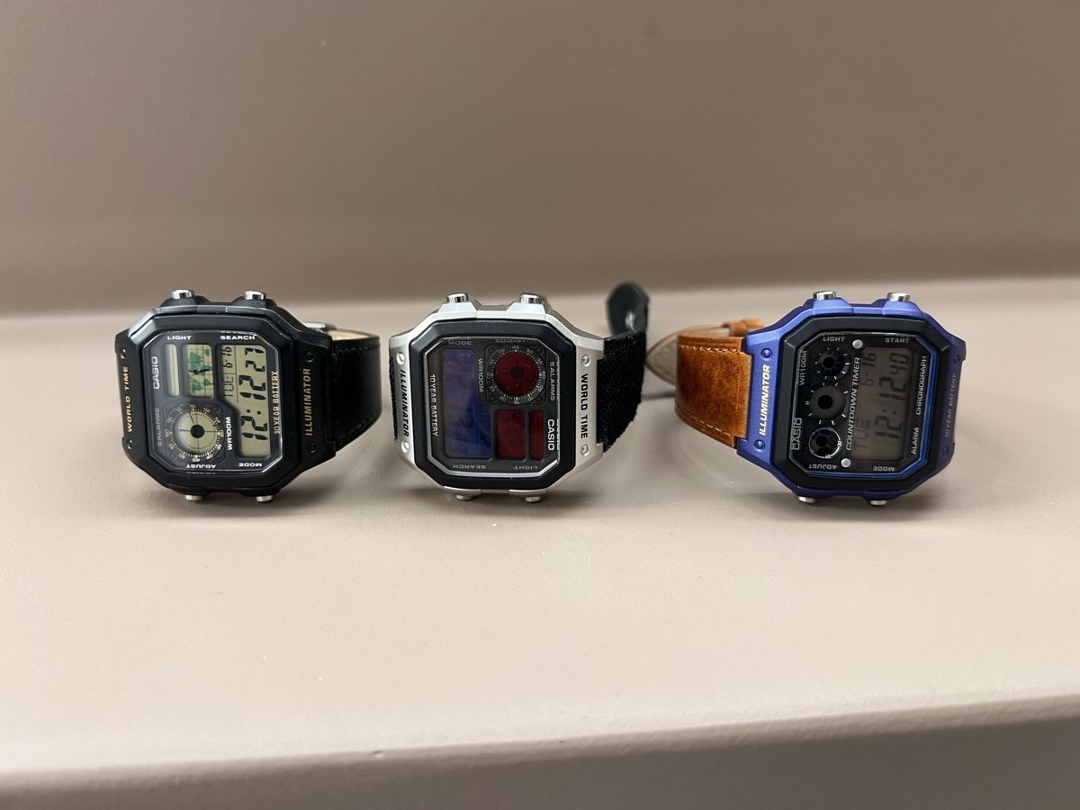Casio Uhren: 3 x Casio AD-1200 World Time – Gebraucht aus Riehen von salc
