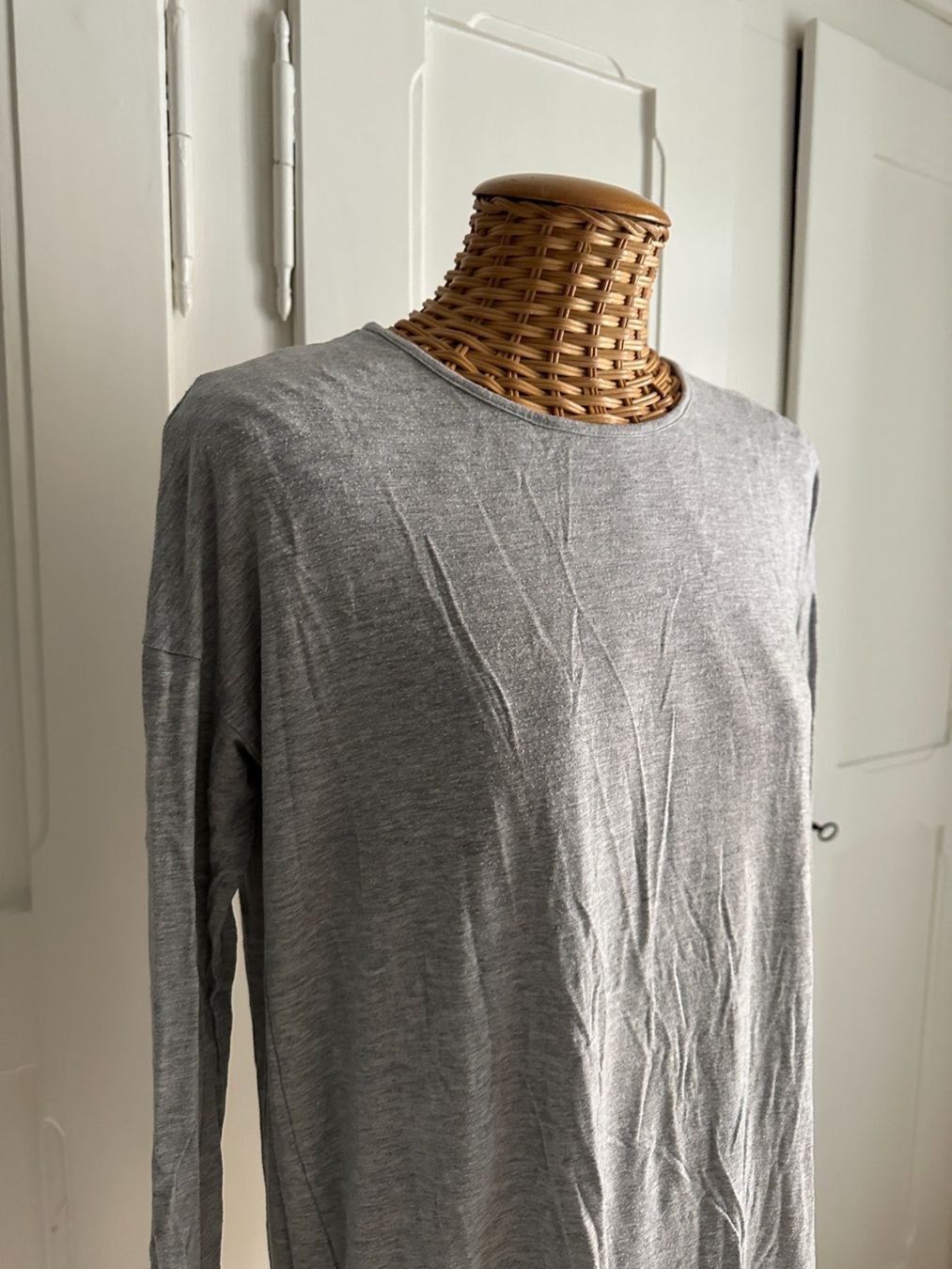 T-Shirts: GINA TRICOT - Langarmshirt hellgrau M – Gebraucht aus Zürich von Diazaio 1