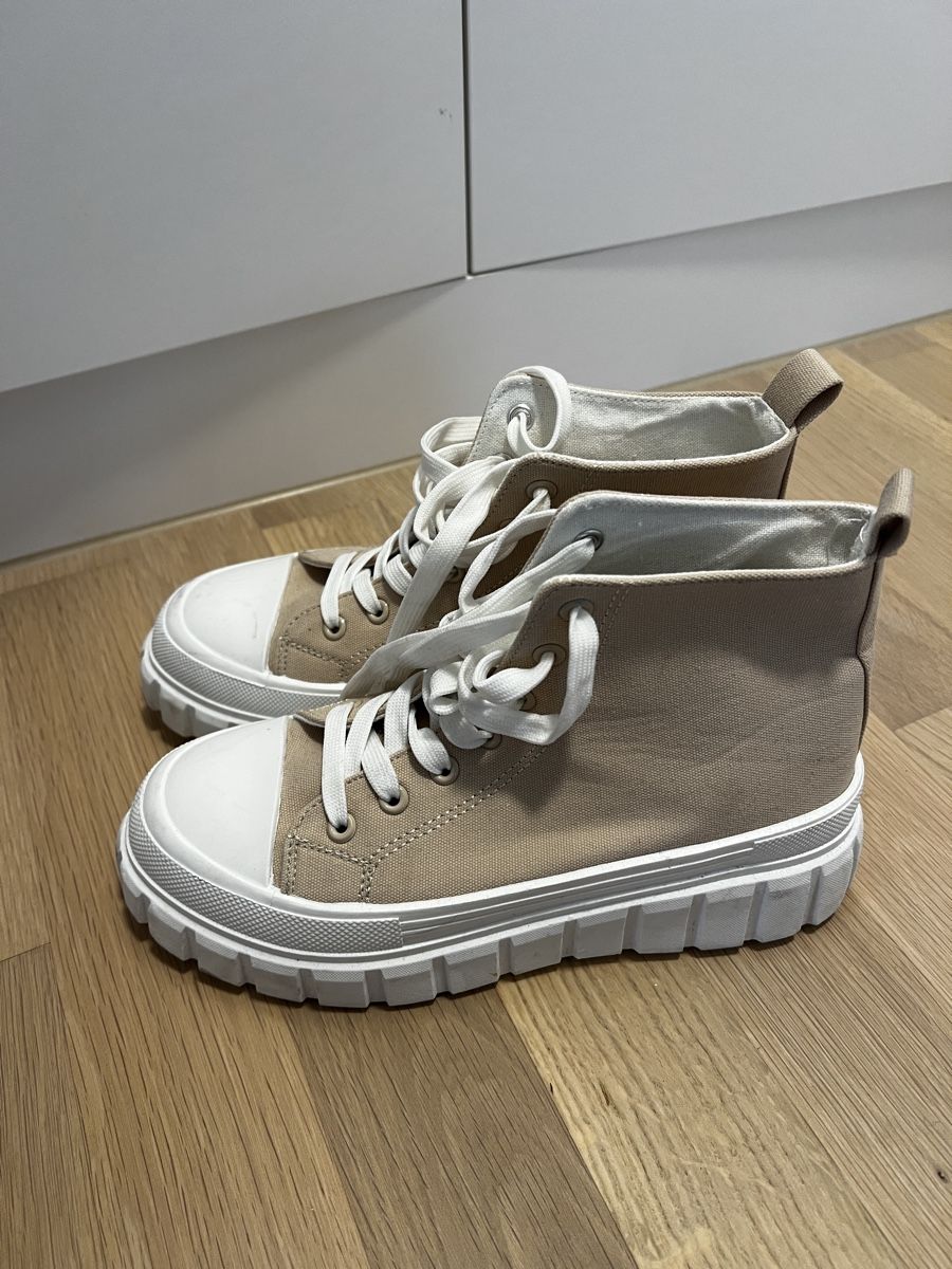 Chaussures femmes: Platteau Sneaker Beige – D'occasion à Rapperswil SG par Tiniva 4