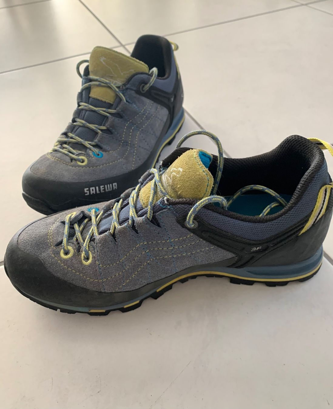Salewa Scarpe da donna: Salewa Trekkingschuh Damen, Gr. 36.5 – Usato da Niederrohrdorf venduto da Se_Buchs