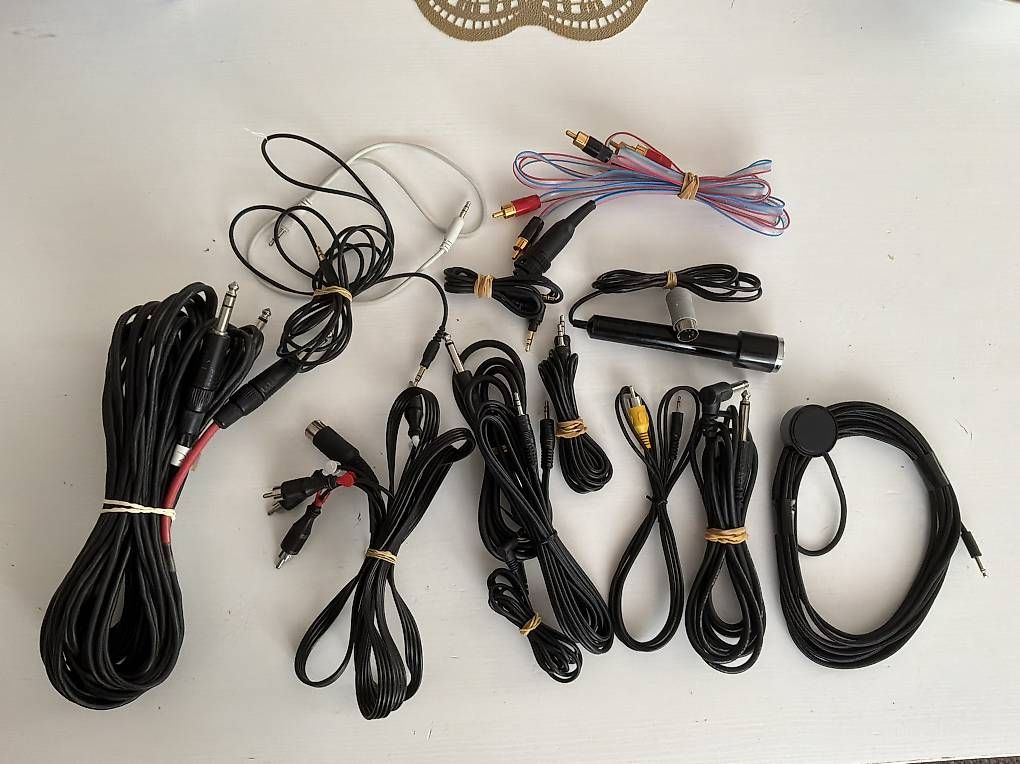 Câbles:  Verschiedene Audio- und Videokabel – D'occasion à Abtwil SG par leon-77