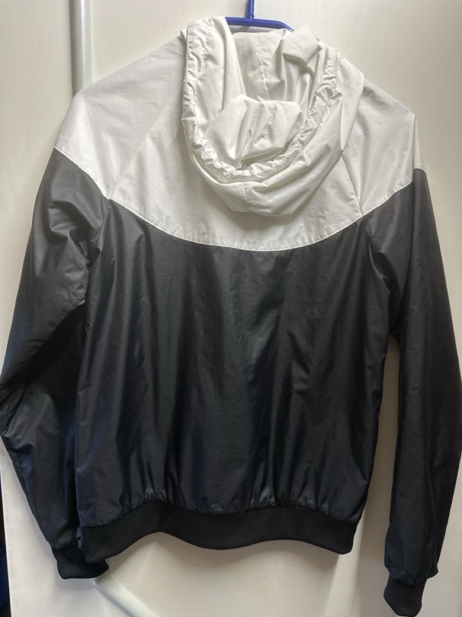 Nike Vestes: Nike Windrunner Jacke Schwarz weiss – D'occasion à Baltschieder par YmroBe 1