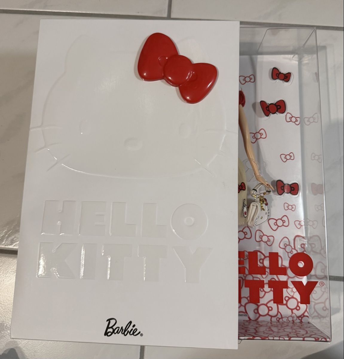 Bambole: 2017 Hello Kitty Barbie Signature – Nuovo e nell'imballaggio originale da Bürglen TG venduto da SonneMondSterne99 2