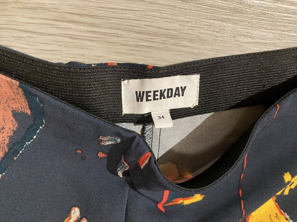 Weekday Pantalons: Hosen Weekday Print Grösse 34 – D'occasion à Gossau SG par MRS13 1