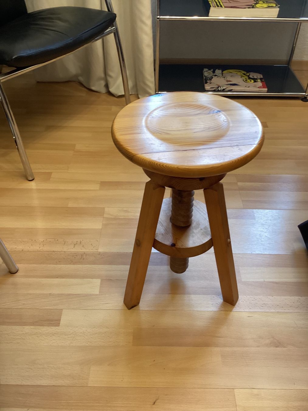 Sgabelli: Vintage Holz Drehstuhl  Drehhocker – Usato da Unterkulm venduto da Lunchen11