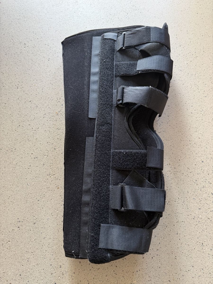 Medizinische Geräte: BraceID Knieschiene knee brace 50cm – Gebraucht aus Zürich von ant_sjm9