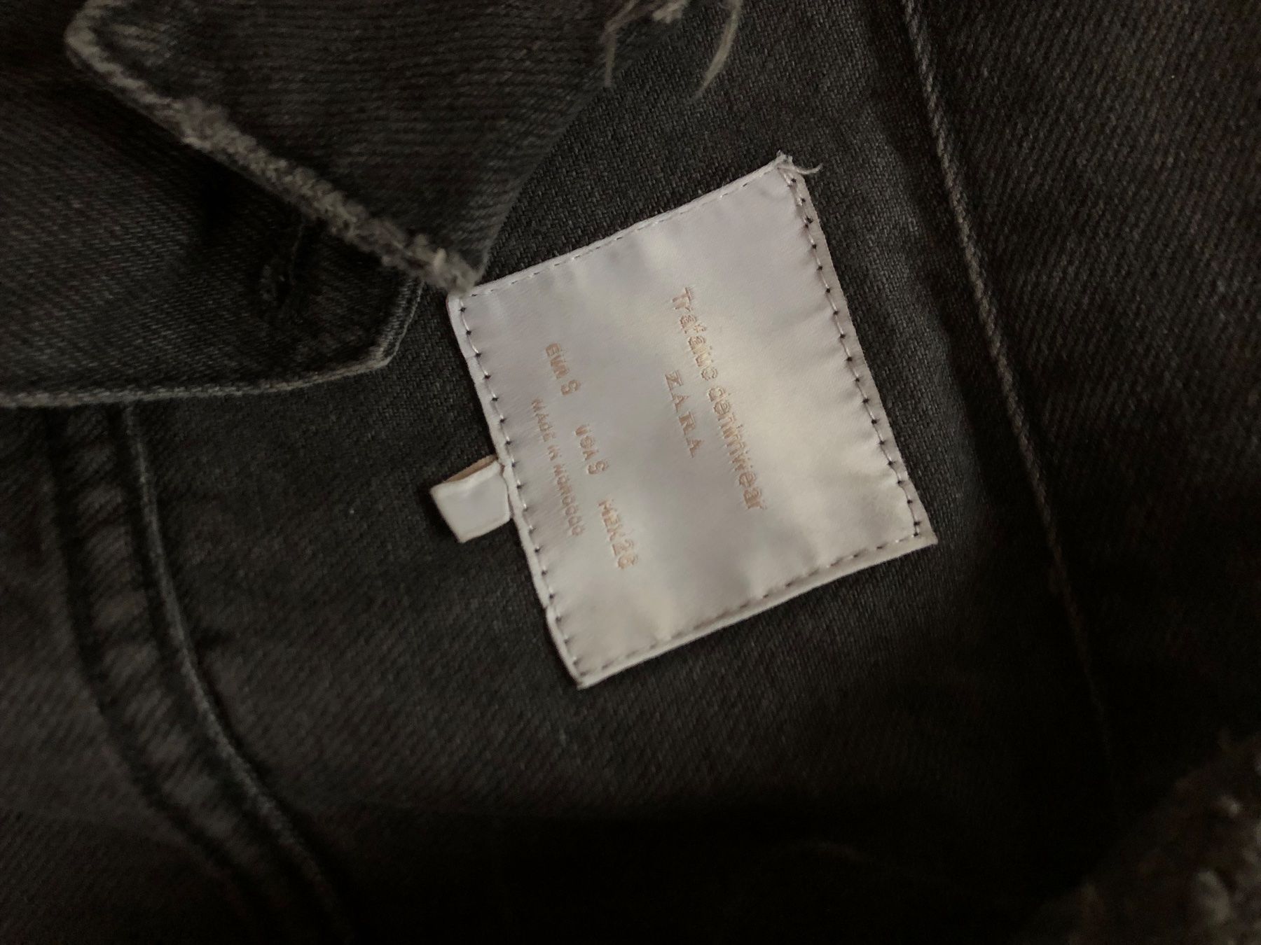 Zara Giacche: Veste en jean noir effet déchiré – Usato da Bulle venduto da sop_ct6x 5