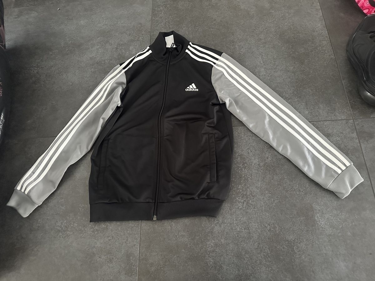 Adidas Giacche: Adidas Trainingsjacke Grösse 152  – Nuovo (secondo la descrizione) da Winterthur venduto da ChicMarkt