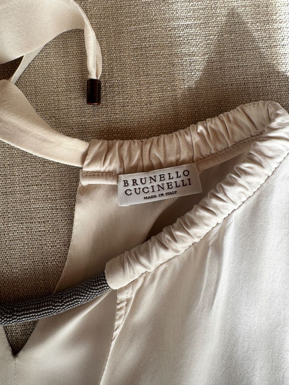 Brunello Cucinelli Top: Damen Seidentop Brunello Cucinelli beige – Usato da Baar venduto da Arina2