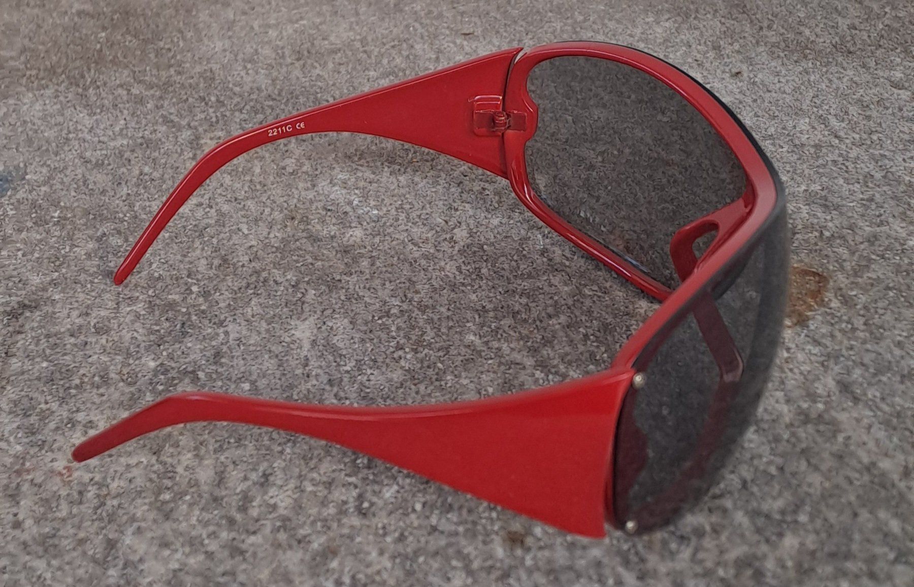 Occhiali & Lenti: Sonnenbrille mit rotem gestell/Gläser grau – Usato da spruga venduto da andrapush 4
