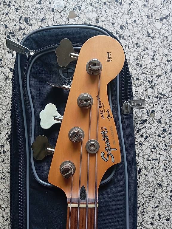 Squier Strumenti musicali: Fender Jazz Bass squier 1991 – Usato da Basel venduto da Petergunn 3