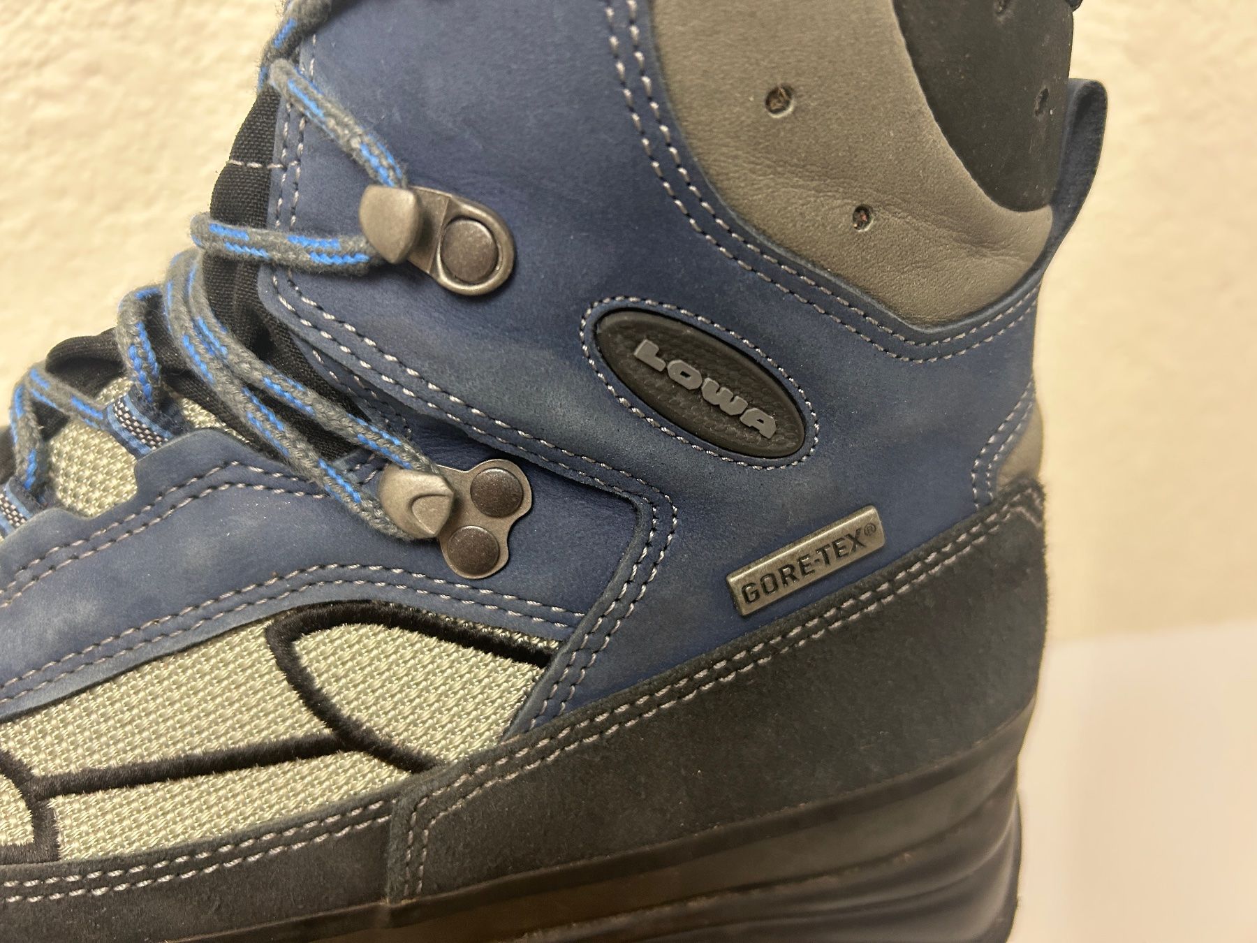 Scarpe da uomo: LOWA Wanderschuh GORE TEX, Gr. 44, 5 – Usato da Rheineck venduto da emma.gut 2