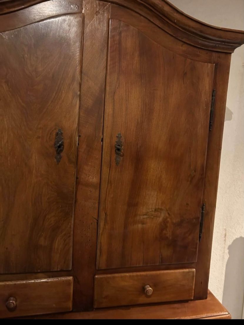 Buffets: Meuble en noyer massif – D'occasion à Fully par tameab 1
