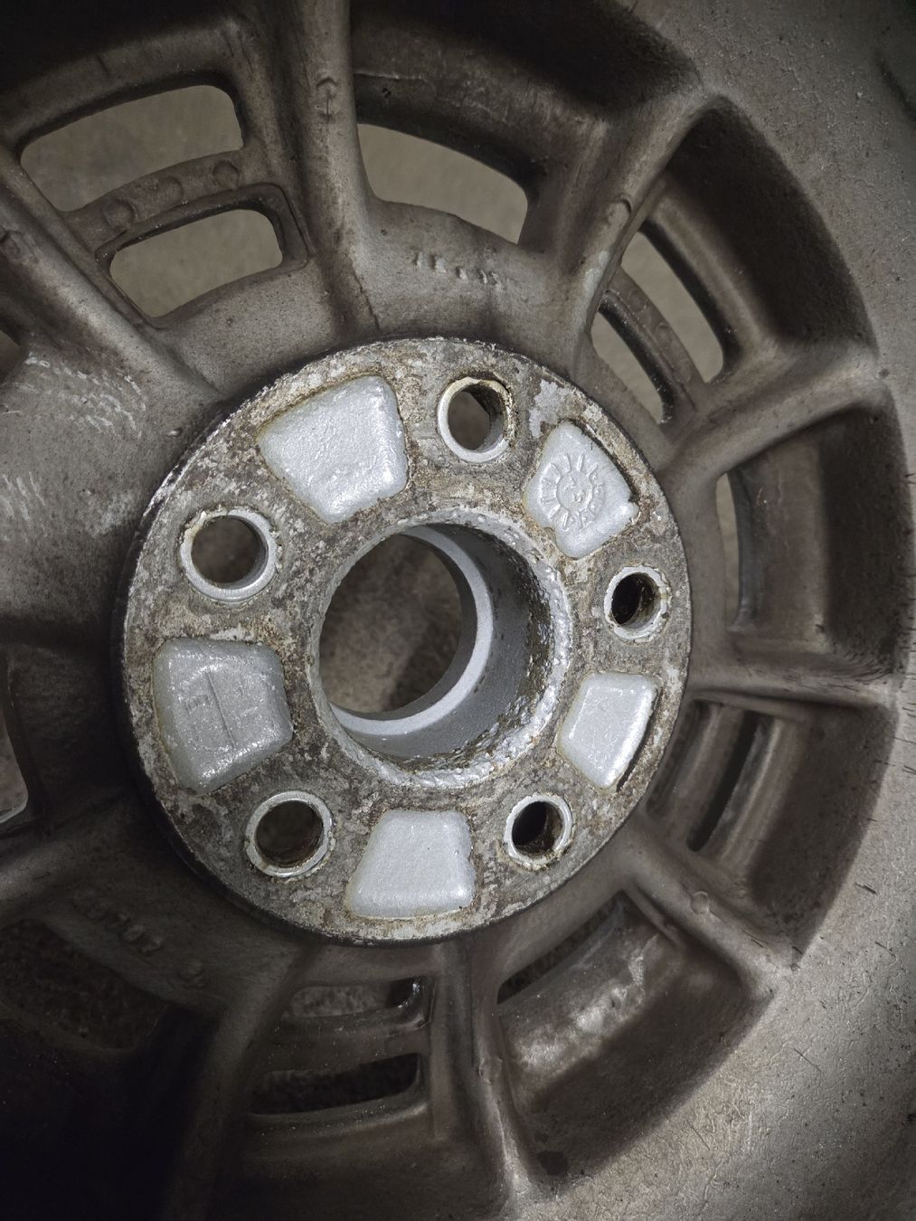 Campagnolo Cerchioni: Campagnolo Felgen De Tomaso Oldtimer – Usato da Adliswil venduto da Ducatisti77 4