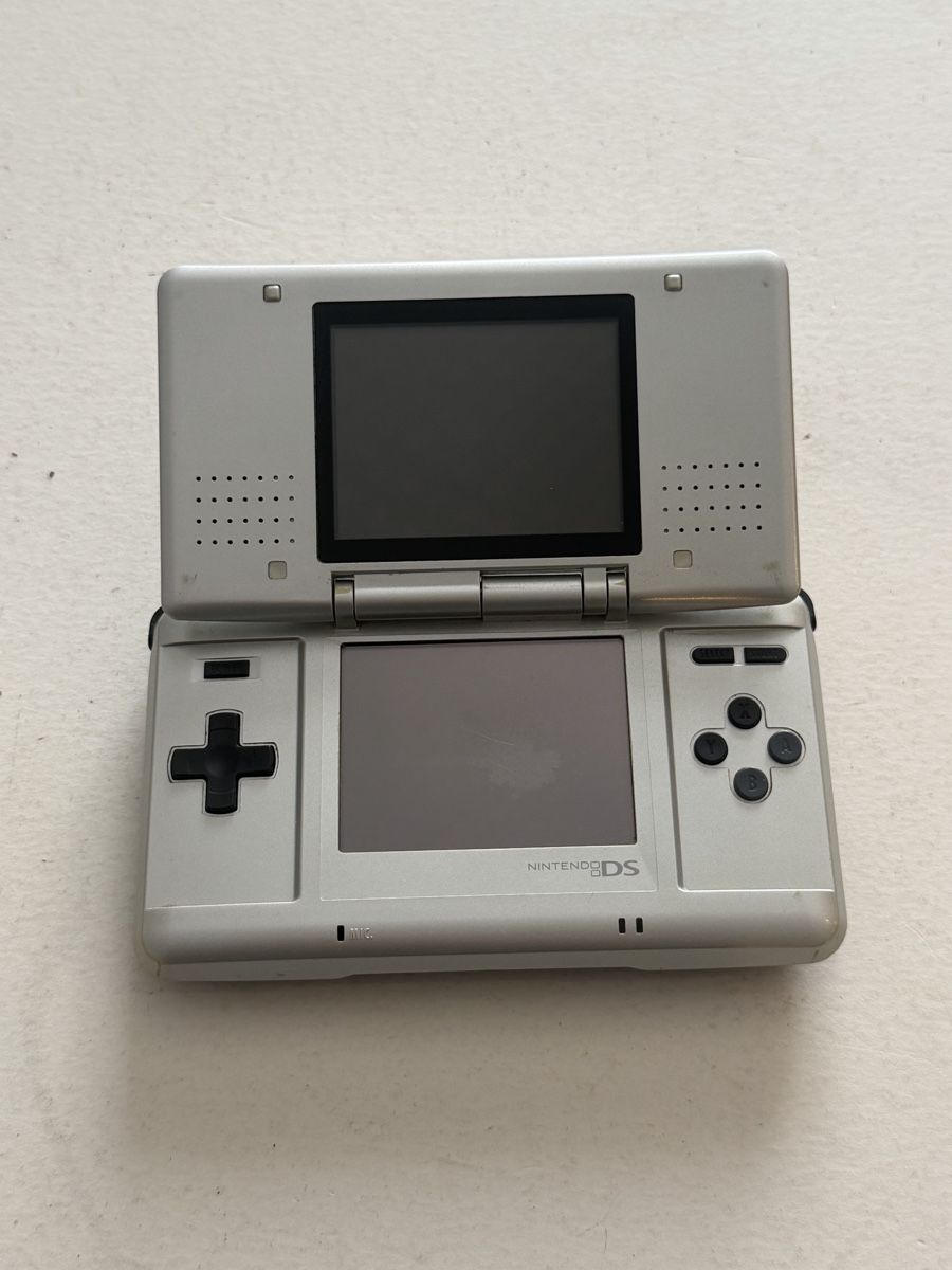 Nintendo Console: Nintendo DS Tank Silver + 5 jeux Nintendo – Usato da Genève venduto da sho_67qj 1