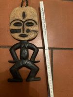 Afrikanische Flachrelief Figur aus Holz