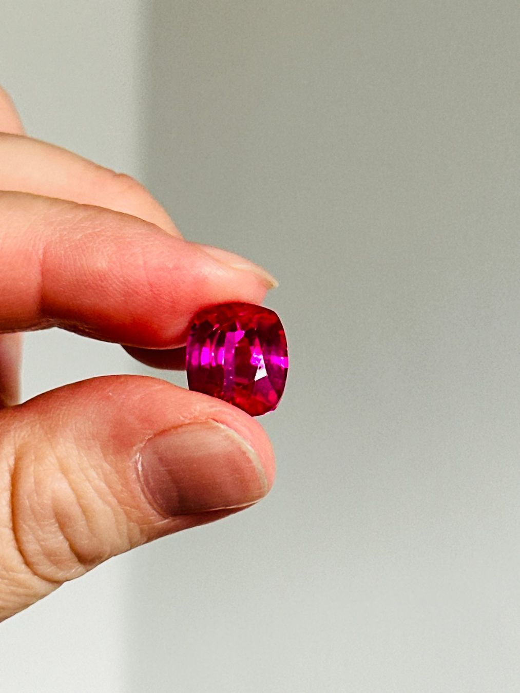 Pietre preziose: 12.20 Ct Certified Cushion Cut Loose Gemstone – Nuovo e nell'imballaggio originale da Genève venduto da AWWA 3