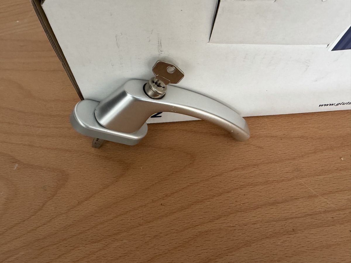Fenster: Abschliessbare Fenstergriffe – Gebraucht aus Lufingen von Roeller 2