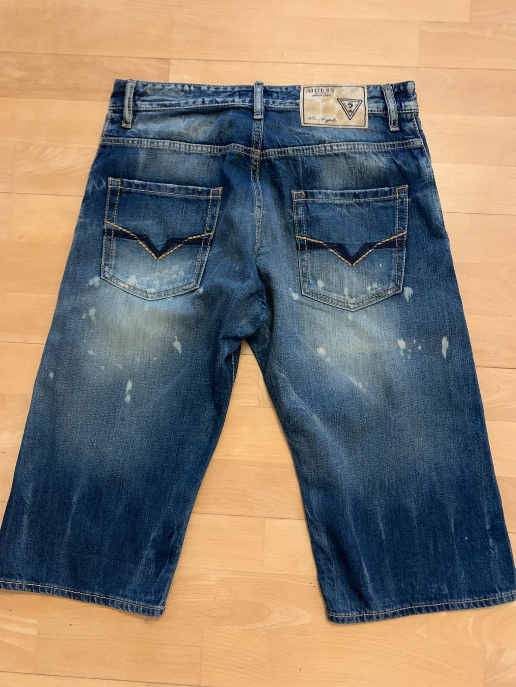 Guess Pantaloni: GUESS Jeans Shorts Gr. 29 – Usato da Worb venduto da farben20zauber 1