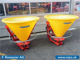 300 kg Kunststoff Düngerstreuer mit hydr. Bedienung