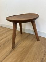 Hocker massivholz organische Form 3 Beine gebraucht