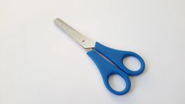 Bastelschere blau für Kinder – abgerundete Spitzen!