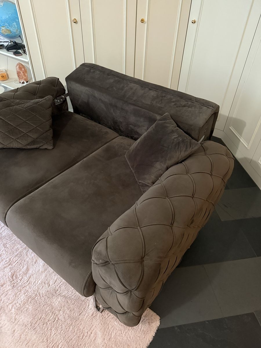 Divani: Brown Extendable Sofa – Like New Condition – Usato da Basel venduto da aur_xk5f 5