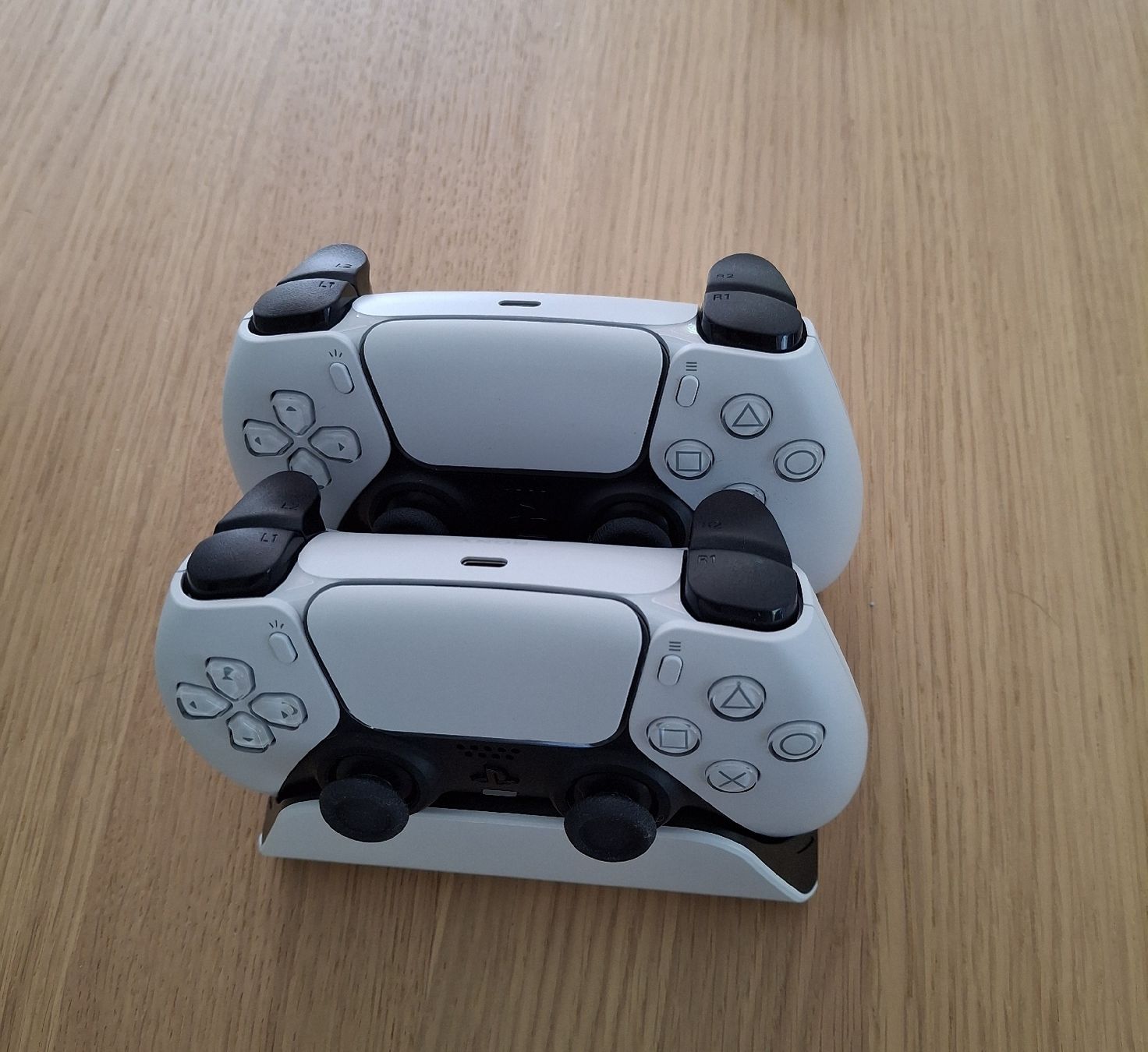 Sony Konsolen: SONY PlayStation5 - 2x DualSense Wireless-Controller Bundl – Gebraucht aus Basel von ele_9bm9 3