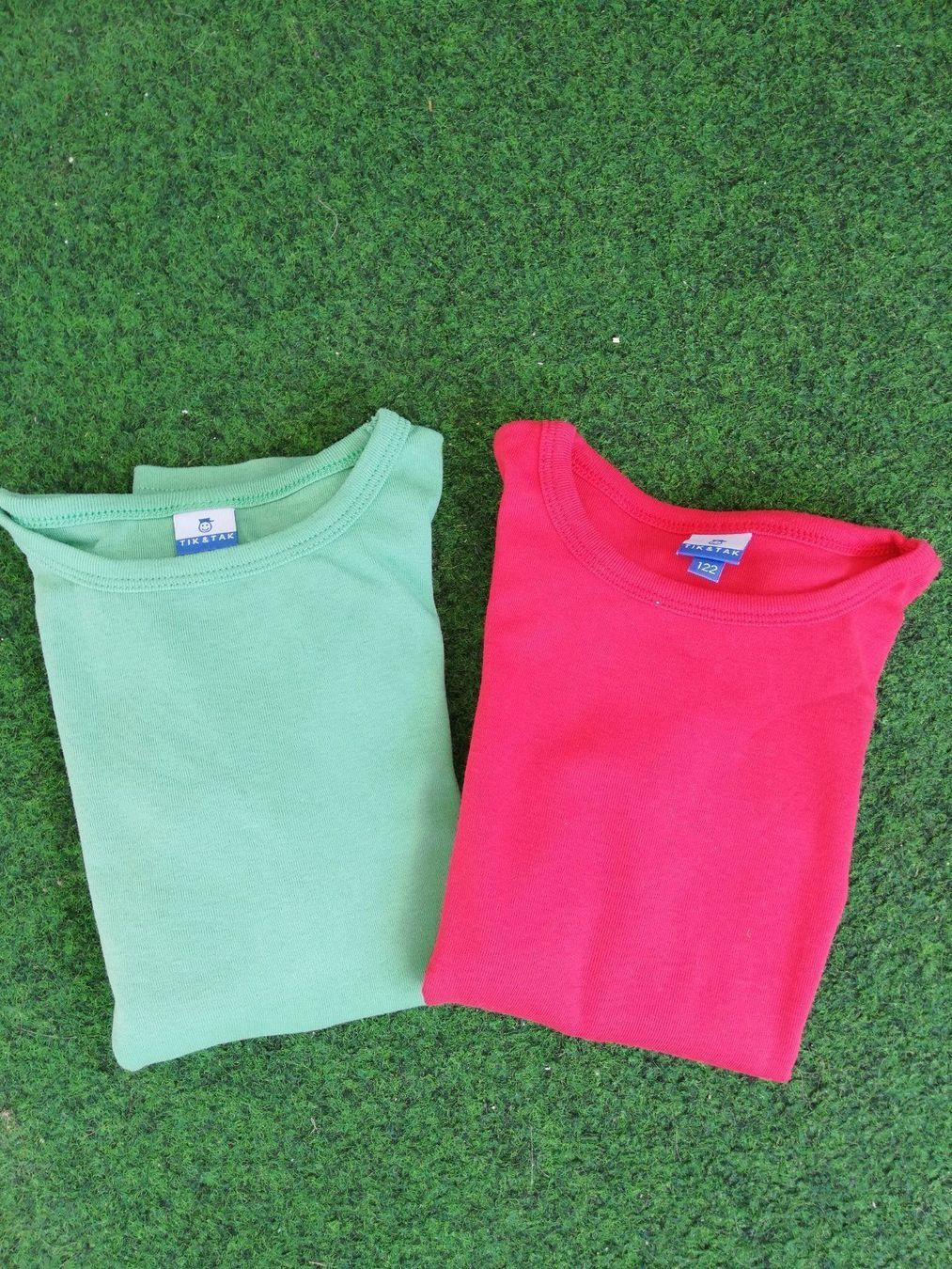 Camicie, T-shirt & Polo: 2 TShirt Langarm Grösse 122 NEU +1Gratis – Nuovo e nell'imballaggio originale da Davos Platz venduto da wauwauin 1