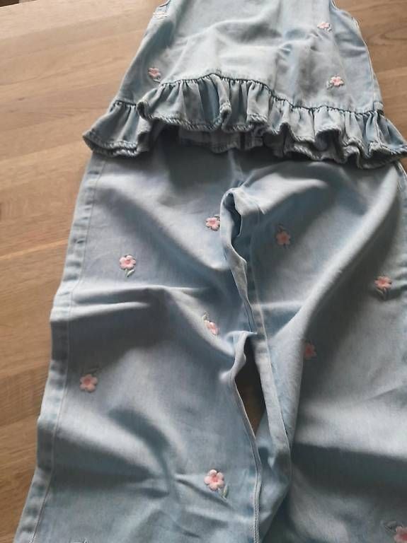 Kleiderpakete & -sets: Kleiderset mit Blumen Gr 140 – Neu (gemäss Beschreibung) aus Buochs von DODGEO11