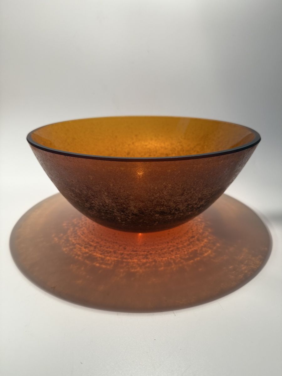 Murano Ciotole: Wunderschöne bernsteinfarbene Murano-Schale in Scavo-Technik – Usato da Luzern venduto da downtonabbey