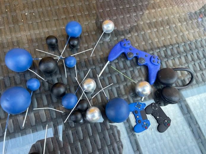 Tutte le decorazioni: Geburtstag Torte Dekoration PS4 Playstation 5 Controller – Nuovo (secondo la descrizione) da Bergdietikon venduto da antovale
