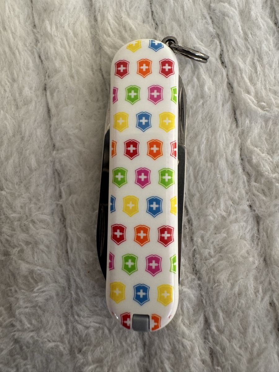 Victorinox Coltelli tascabile: Victorinox classic Rainbow von 2010 – Nuovo e nell'imballaggio originale da Hergiswil NW venduto da wert721 1