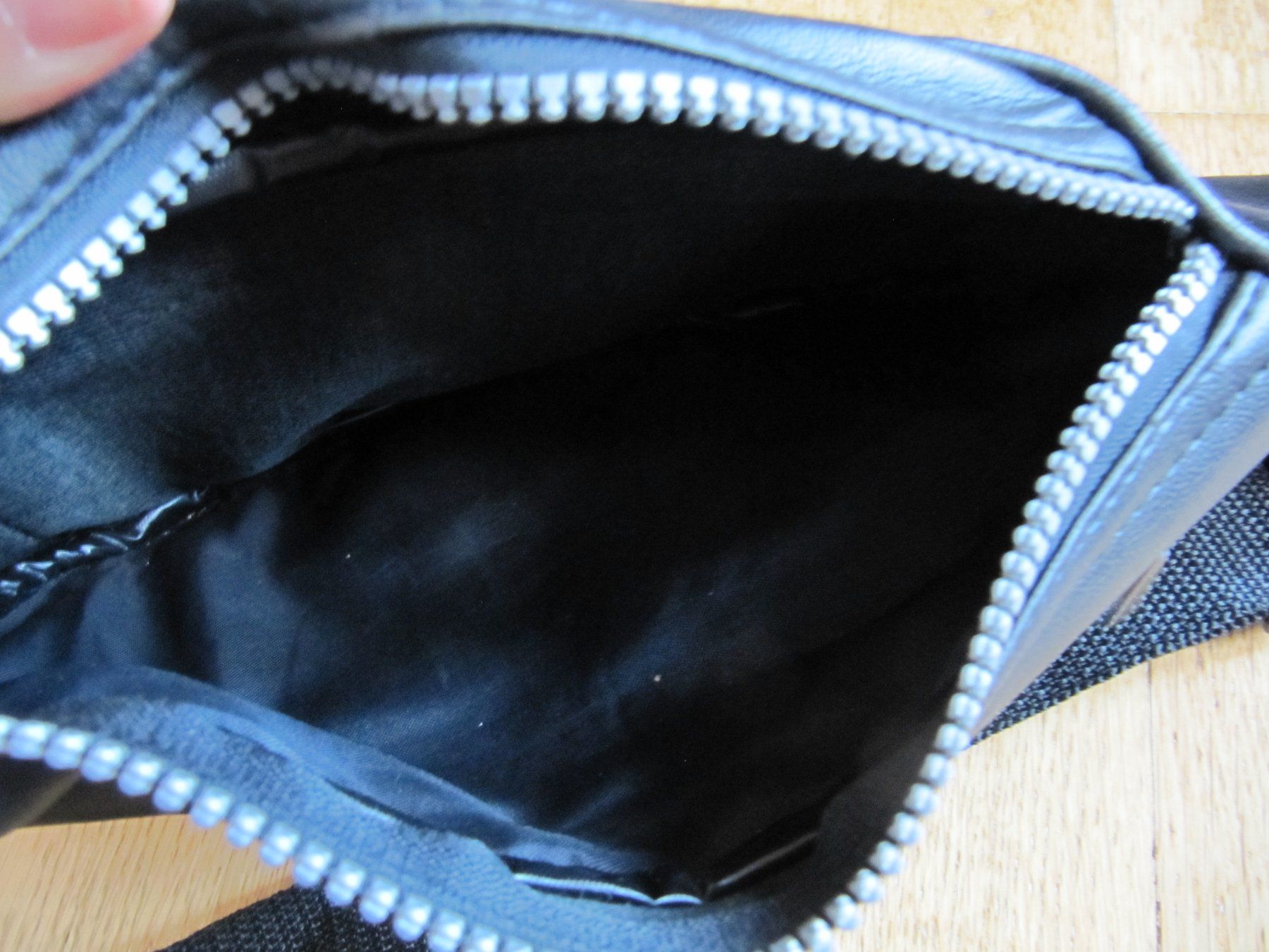DKNY Taschen: Bauchtasche Hüfttasche DKNY, schwarz – Gebraucht aus Würenlos von AustralisZ 2