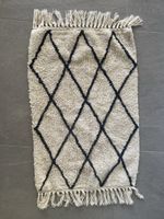 Badezimmerteppich schwarz weiss mit Karomuster